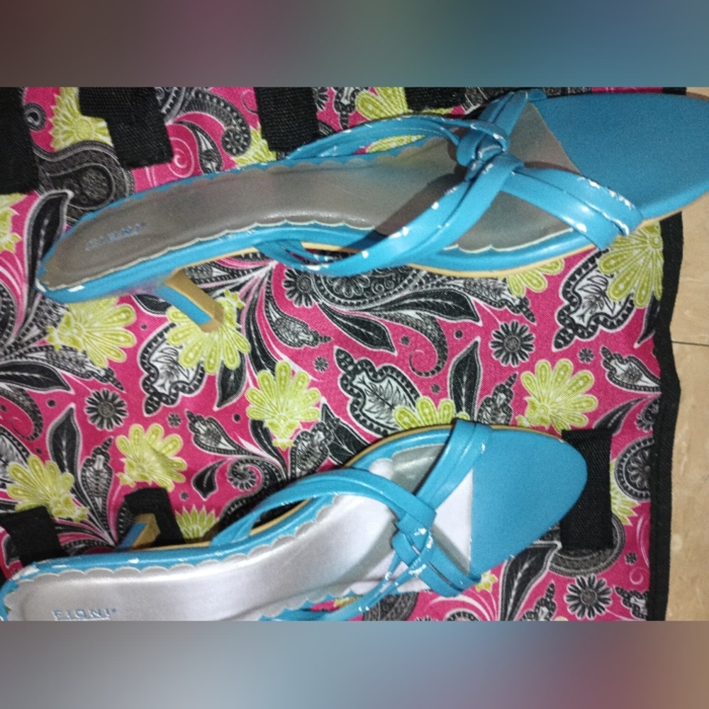 Fioni Strapless Heels - Picture 13 of 15
